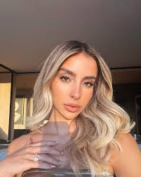 Bruna Lima's Instagram, Twitter & Facebook