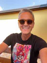 Eccoci tutti insieme in un momento di relax prima del concerto, mangiando  qualcosa e bevendo una birra. Un abbraccio a tutti da Campora!❤️❤️❤️ #live  #concerti #tour2025