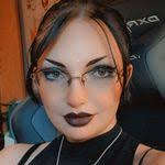 Krystal Adamson's Instagram, Twitter & Facebook