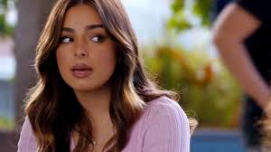The tiktok star plays a female version of prinze's character as she gives a male classmate a makeover. First He S All That Trailer Starring Addison Rae Is Here Wusa9 Com