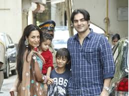 Malaika arora along with beau arjun kapoor and sister amrita arora met for a house gathering at kareena kapoor's residence in bandra. Arjun Kapoor Responsible For Malaika Arora And Arbaaz Khan Divorce Filmibeat