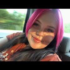 How do photographers handle cake smash sessions?