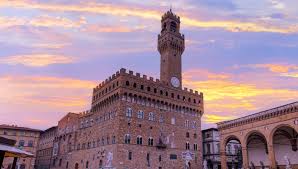 Der palazzo vecchio in florenz (alter palast) hieß ursprünglich palazzo della signoria nach der regierung, unter der er entstand und die ihn im mittelalter nutzte. Palazzo Vecchio Florenz Tickets Eintrittskarten Getyourguide