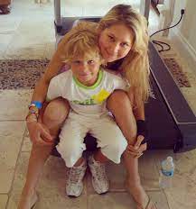 See more ideas about anna kournikova, anna, tennis players female. Anna Kournikova Fans Auf Twitter Anna S Instagram Facebook Tbt When Mybrother Was Younger Malenkij Bratishka Lapochka Semya Lyublyu Family Http T Co Qfh7evw6uc