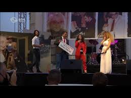 Pár perc múlva megkérdezte bónis, hogy hány óra. Opitz Barbara Sztarlexikon Starity Hu