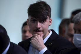 Estudante de direito filho de jair bolsonaro | twaku. Pf Abre Inquerito Para Investigar Jair Renan Filho De Bolsonaro