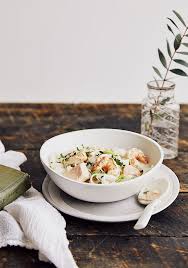 Soupe Epicee Au Saumon Et Aux Crevettes Bouillon Au Lait De Coco Trois Fois Par Jour Recipe Spicy Soup Food Main Course Recipes