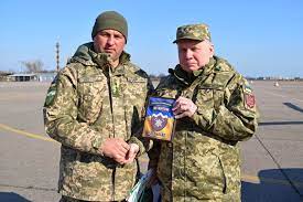Интервью алеси бацман с главнокомандующим вооруженными силами украины русланом хомчаком. Taran I Homchak V Zone Oos Taran I Homchak Posetili Peredovye Pozicii Ukrainskih Voinov V Zone Oos Minoborony Fotoreportazh Foto Mobilnaya Versiya Cenzor Net