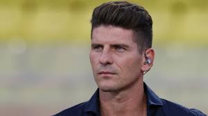 Nationalstürmer mario gomez wankt oft zwischen torgenie und chancentod. Rb Leipzig News Sportdirektor Steht Fest Nicht Mario Gomez Fussball News Sky Sport