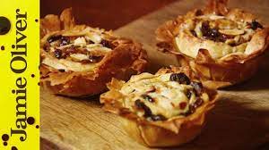 How To Cook Perfect Mince Pies Jamie Oliver Gennaro Contaldo Jamie Oliver Recipes Fruit Recipes Mince Pies