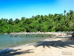 Salah satu pantai yang ada di jawa timur yaitu pantai karanggongso yang berlokasi di tasikmadu, watulimo, kabupaten trenggalek. Indahnya Pantai Karanggongso Trenggalek