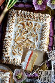 Mit diesem rhabarberkuchen mit baiserhaube und mürbeteig wirst du glänzen! Rhabarberkuchen Mit Baiser Und Bayerisch Creme Zungenzirkus