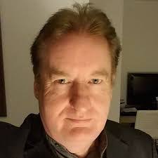 Roger Hewett's Instagram, Twitter & Facebook