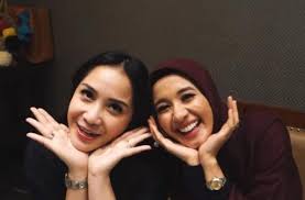 Raffi ahmad terbilang beruntung pernah bisa menakhlukan hati seorang laudya cythia bella. Jadi Mantan Laudya Cynthia Bella Ingat Kebiasaan Raffi Ahmad Matamata Com