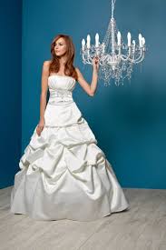 Plus de 20 millionss de photos pour vous inspirer et 100 000 dossiers produits par des professionnels de la maison du monde entier. Robe De Ceremonie Chez Tati 219d9a