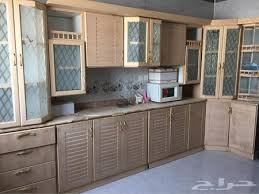 مطبخ مستعمل نظيف لون سكري