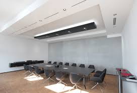 Akustikdecke 495d weiss mit anschluss an einen eisenträger. Akustikdecke Archive Vocil Spanndecken