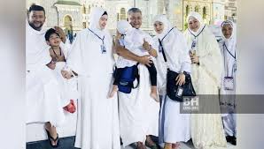 The 1990s is often remembered as a decade of peace, prosperity and the rise eina azman is part of a millennial generation (also known as generation y). Eina Puas Kongsi Rezeki Bersama Keluarga