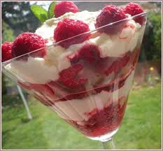 Verrine Aux Framboises Creme De Mascarpone Au Four Et A Mesure Autour D Une Recette Recette Dessert Recette Verrine Sucree Mascarpone