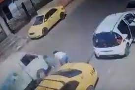 Un niño de seis años falleció este sábado durante la celebración de la cabalgata de reyes en málaga. Video Nino De Dos Anos Muere Atropellado Tras Soltar La Mano De Su Madre