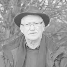 Niech mu knieja wiecznie szumi”...