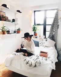 The window is the central focal point. 40 Cute Minimalist Dorm Room Decor Ideas On A Budget Homeastern Com Minimalist Dorm Dorm Room Decor Room Inspiration