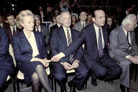 Claude chirac est née le 6 décembre 1962 à paris. Laurence Et Claude Les Destins Tourmentes Des Filles De Jacques Chirac Madame Figaro
