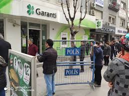 3 ağustos pazartesi günü sona erecek olan kurban bayramı'nda 4.5 gün olan bayram tatili araştırması başladı. 18 Gun Kapanmada Bankalar Acik Olacak Mi Para Medya Paraya Dair Hersey