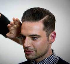 Hai para cowok, buat rambut gondrongmu jadi lebih rapi dan via www.hipwee.com. 39 Potongan Rambut Pria Sesuai Bentuk Wajah Terbaru