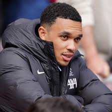 Parece altamente improbable por no decirte imposible": Álvaro Benito  rechaza una revolución táctica del Real Madrid por Arnold