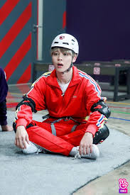 A doua sansa‏ @adouasansaglina 4 окт. Run Bts 2018 Epi 42 Behind The Scene Jimin Chimchim Bts Fandoms Model Pakaian Jalanan Korea Korea