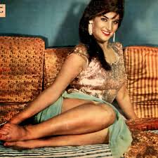 أكدت الفنانة والراقصة المعتزلة نجوى فؤاد، أنها تعرضت للضرب بالقلم في حفل زفاف بنت الرئيس الراحل جمال عبدالناصر، متابعة: Nagwa Fouad S Feet Wikifeet