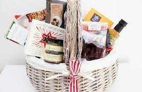 Christmas Food Hampers Gift Ideas For Men And Women Christmas Gourmet Food Gourmet Food Gift Basket Gourmet Gift Baskets