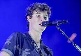 An accompanying music video was released on june 20, 2017. Shawn Mendes Reveals Which Girl Inspired His Hit Song Nothing Holding Me Back