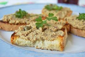 Fare bollire ancora per pochi minuti, aggiungere una noce di burro, spalmare su dei crostini di pane leggermente. Ricetta Crostini Di Pane Toscano Con Pernice Ideericette