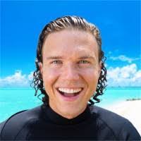 Keri Rowley's Instagram, Twitter & Facebook