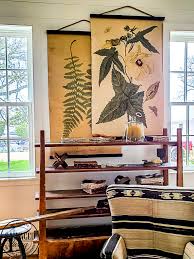 One of the most important aspects of decorating your house with antiques is that you can always overdo it and create clutter. Antique Trends Round Top Warrenton 2019 Vintage Decorating Ideas 43 Salvaged Living