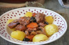 Daube A La Provencale En Cocotte Lutee Du Chef Philippe Etchebest Recettes De Cuisine Daube Cuisine
