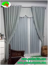 Sebab, gorden tak sekadar dapat kamu gunakan untuk melindungi jendela, tapi juga berfungsi sebagai elemen dekorasi sehingga pemilihan model, bentuk, maupun material harus dipikirkan secara cermat. Gorden Minimalis Moderen Bahan Import Ruang Tamu Minimalis Ruang