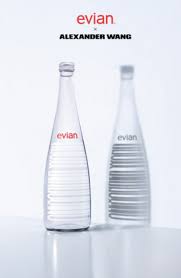 Bouteille D Evian Par Alexander Wang Blog Deco Design Design De Bouteille Bouteille Bouteille Verre