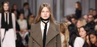 Un decennio caratterizzato dalle camicie a fiori alle minigonne, dai jeans a zampa di elefante ai caftani etnici, dai colori acidi alle. Moda Anni 70 Inverno Vintage 2019 2020 Diredonna