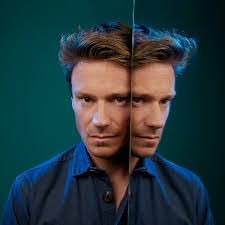 Sarah Vegter's Instagram, Twitter & Facebook