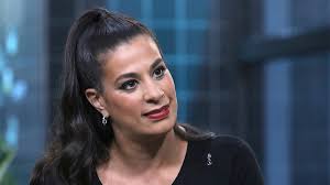 Elizabeth Warren touts support from anti-Israel comic who once called her a  'weasel'