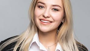 Sarah Albert's Instagram, Twitter & Facebook