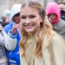 INFLUENCERS PELIRROJAS: La francesa con el estilo más copiado del momento  se ha hecho el cambio de look con el color de pelo favorito de las famosas 