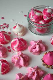 This recipe has been so highly requested ever since i posted my first ever cake video and my eton mess cheesecake. Resepi Meringue Cookies