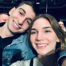 Lindsey Welsh's Instagram, Twitter & Facebook