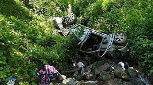 Rize'de genç kız trafik kazasında ağır yaralandı. Rize De Kamyonet Ucuruma Yuvarlandi 2 Olu 1 Yarali Son Dakika Haberleri