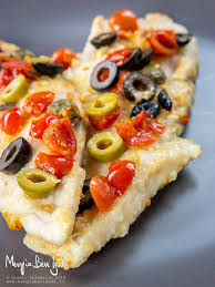 Potete cucinare il petto di tacchino con una golosa farcitura, cuocerlo in un brodo di verdure e farlo rosolare in padella in un fondo di cottura che si trasformerà in una salsa vellutata di accompagnamento. Fesa Di Tacchino Con Pomodorini Capperi E Olive Mangia Bevi Godi Blog Di Cucina E Ricette