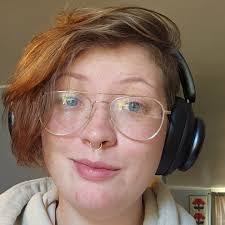 Tabitha Sewell's Instagram, Twitter & Facebook